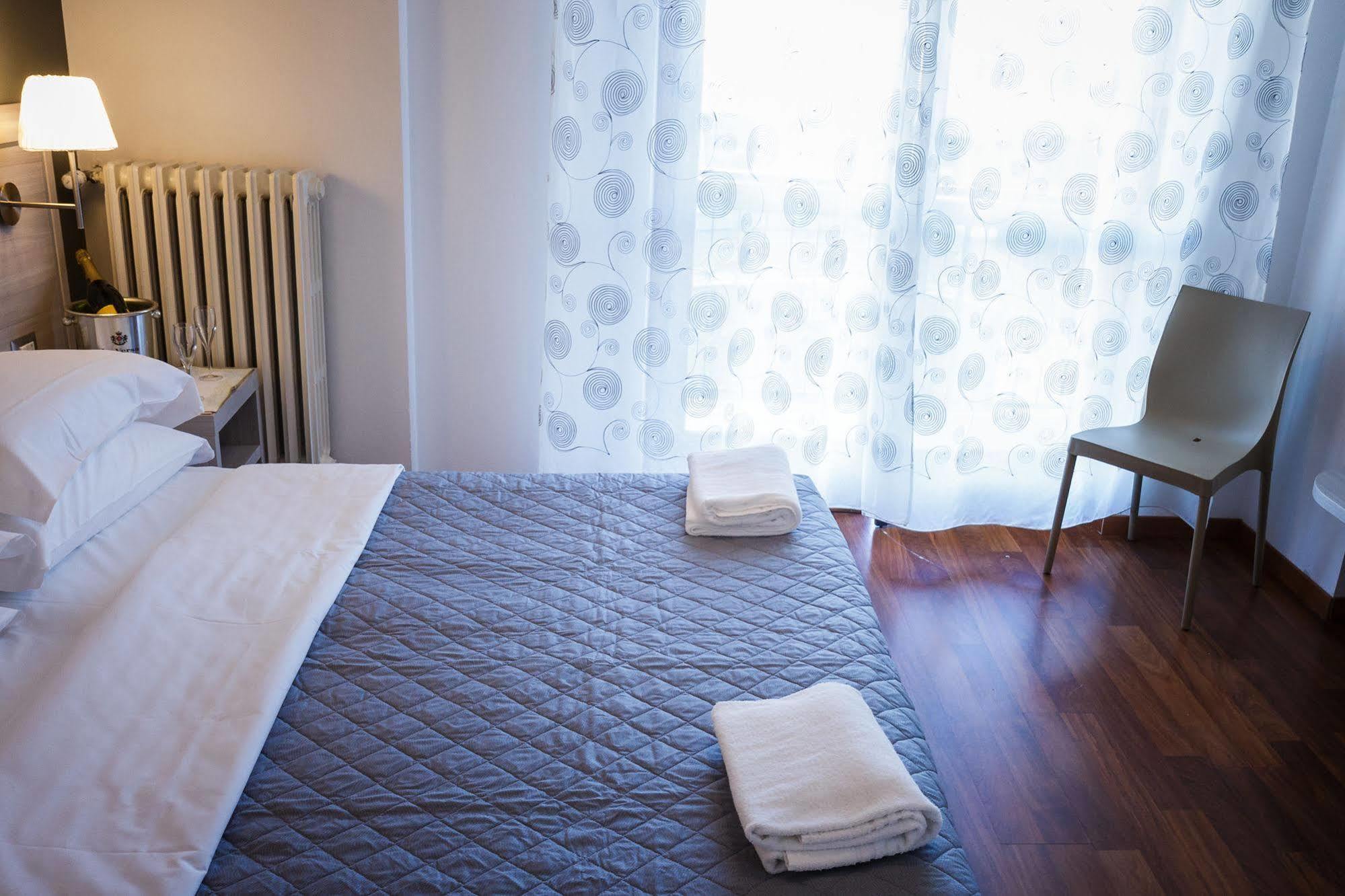Twelve Hotel Moncalieri Quarto foto