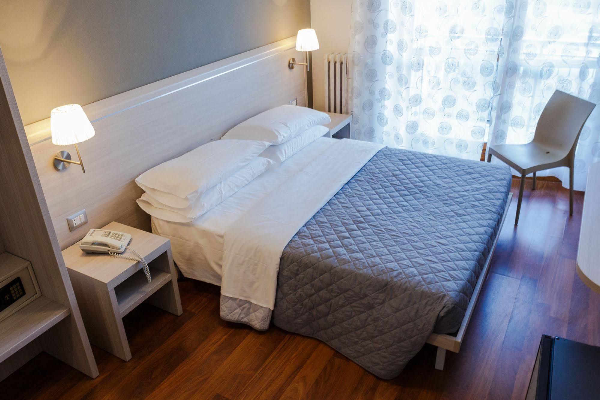 Twelve Hotel Moncalieri Quarto foto